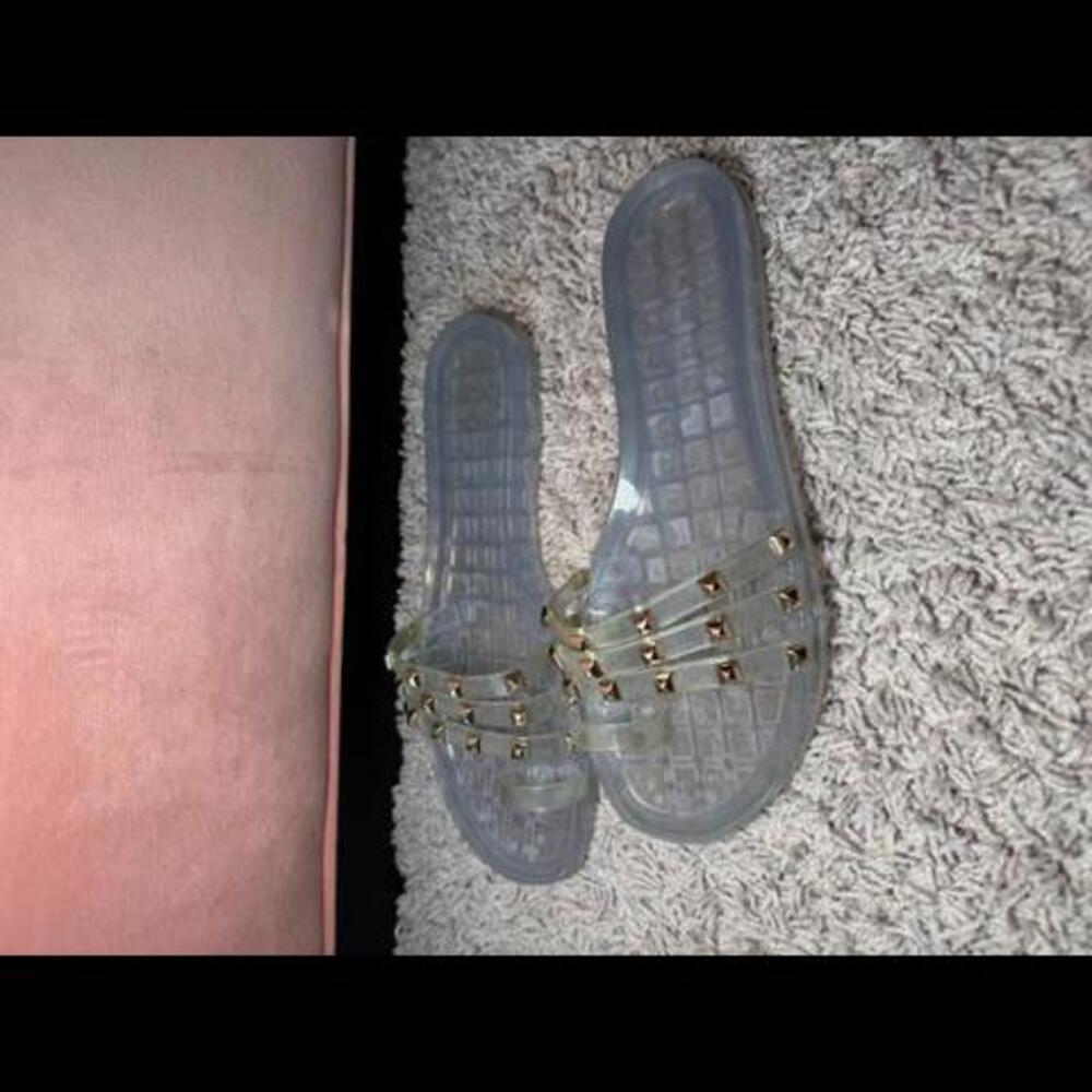 Vince Camuto - Clear Elishenta Jelly Slide Sandals - Picture 5 of 9
